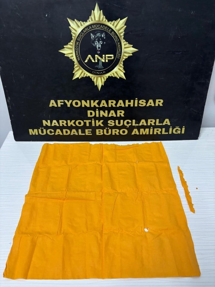 AFYONKARAHİSAR’IN DİNAR İLÇESİNDE POLİS TARAFINDAN GERÇEKLEŞTİRİLEN OPERASYONDA, PEÇETEYE...