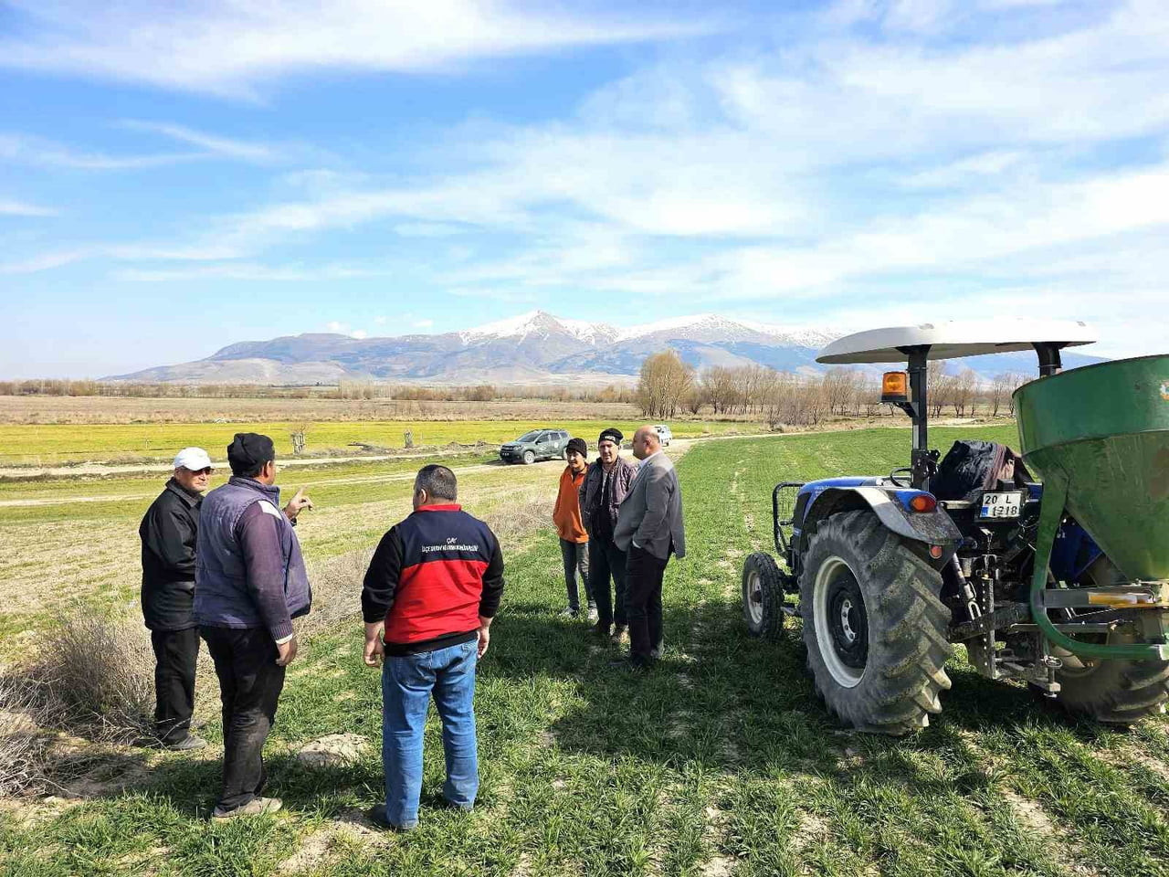 AFYONKARAHİSAR’IN EN ÖNEMLİ TARIM ÜRÜNLERİNDEN BİRİSİ OLAN HAŞHAŞ BAŞTA OLMAK ÜZERE EKİMİ...