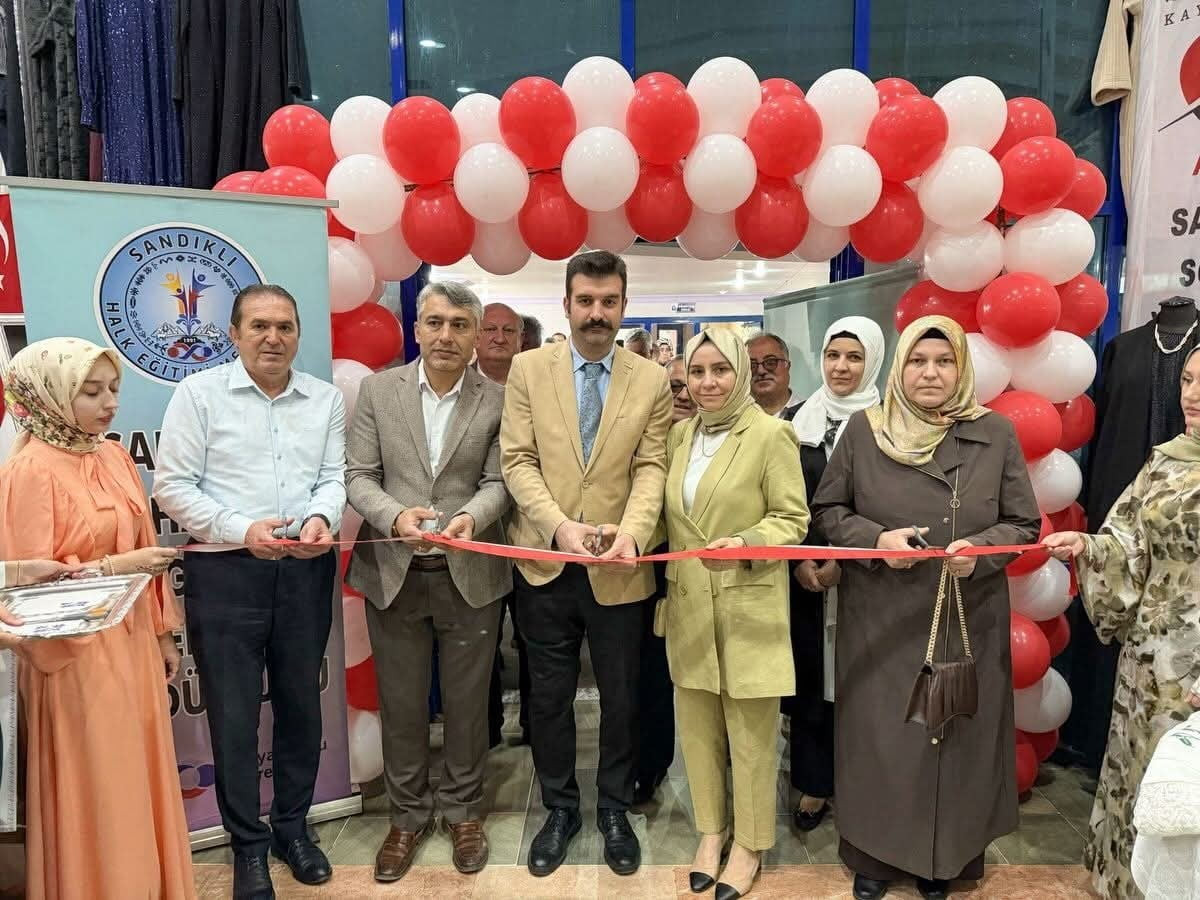 AFYONKARAHİSAR’IN SANDIKLI İLÇESİNDE 'HAYAT BOYU ÖĞRENME HAFTASI' ÇERÇEVESİNDE HALK EĞİTİM MERKEZİ...