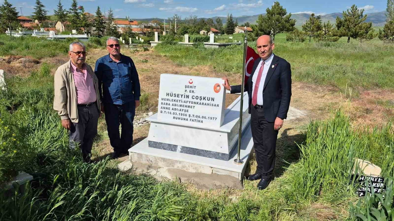 AFYONKARAHİSAR’IN SANDIKLI İLÇESİNE BAĞLI SUSUZ KÖYÜ’NDE BULUNAN ŞEHİT PİYADE ER HÜSEYİN COŞKUN’UN...