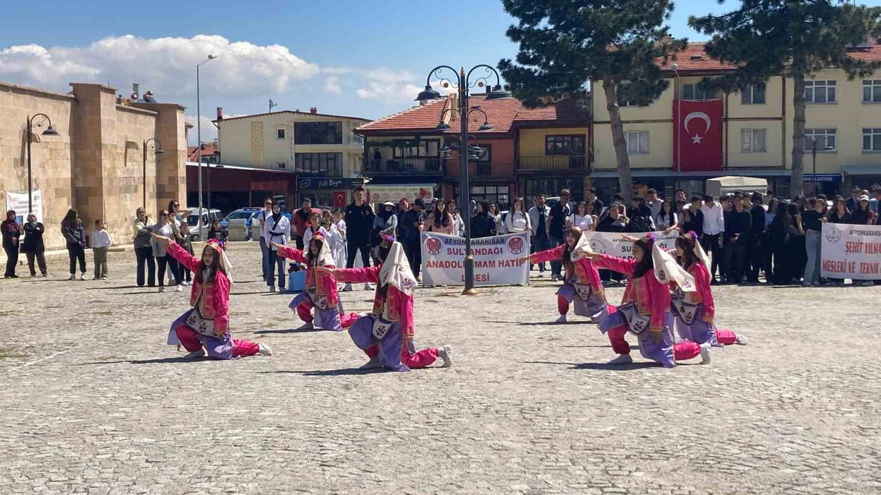 AFYONKARAHİSAR’IN SULTANDAĞI İLÇESİNDE 19 MAYIS ATATÜRK’Ü ANMA, GENÇLİK VE SPOR BAYRAMI...