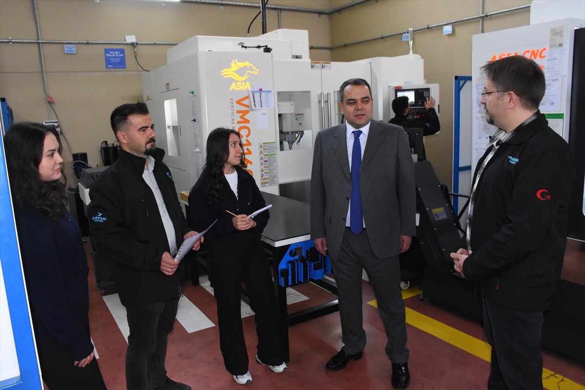 Afyonkarahisarlı iş insanı Önder Artuk'un (sağ 2) girişimiyle Organize Sanayi Bölgesi'ne 2019'da...