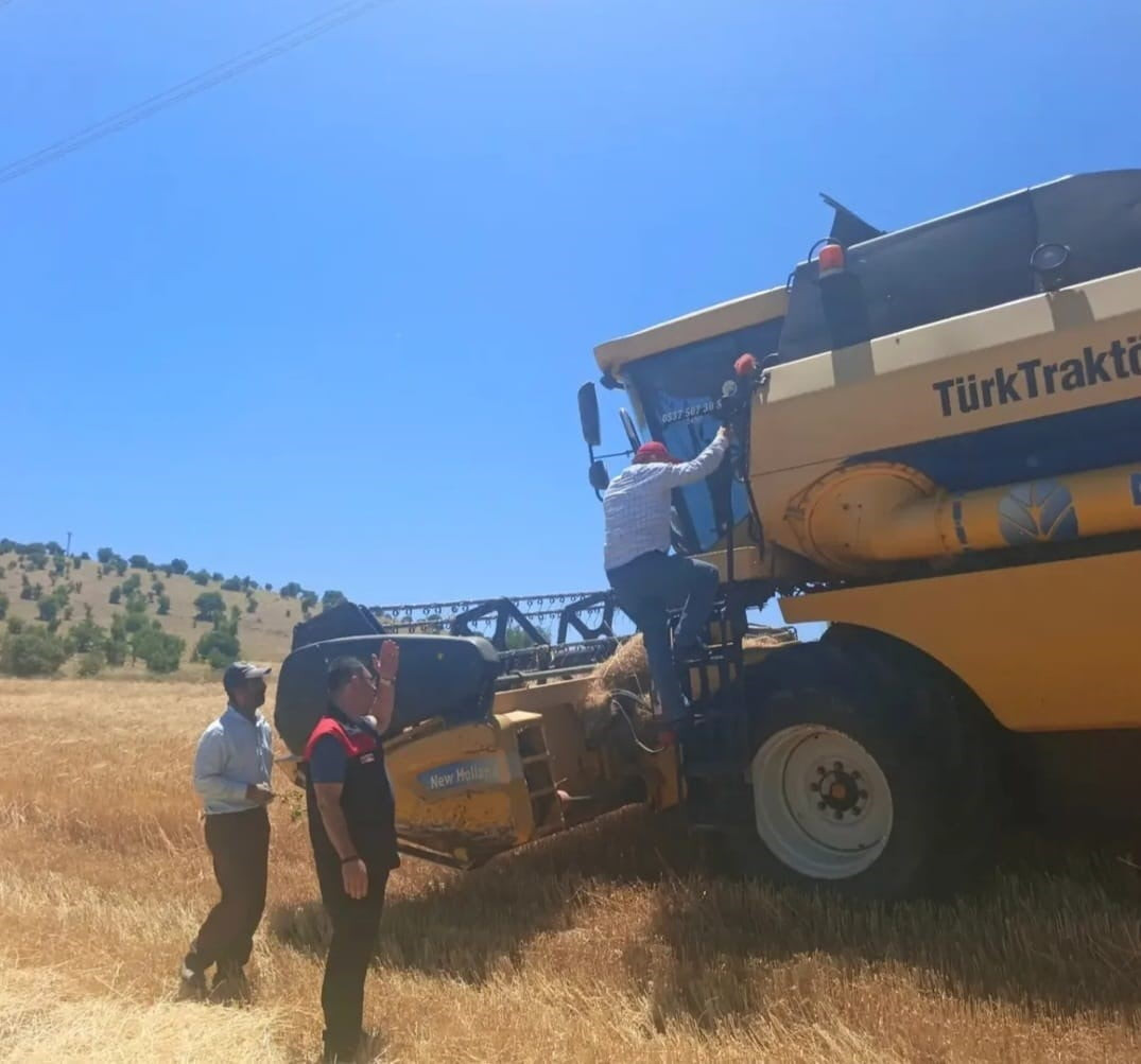 AĞIN'DA BİÇERDÖVER VE MARKET DENETİMLERİ SÜRÜYOR