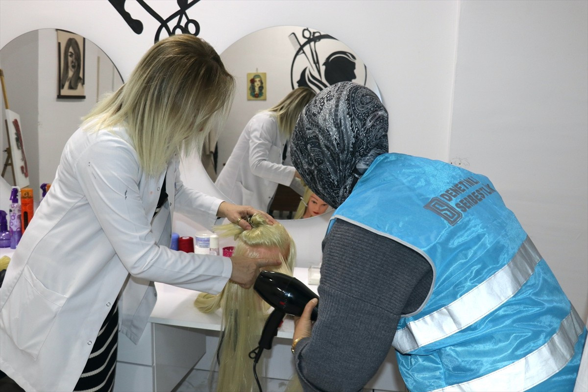 Ağrı Cumhuriyet Başsavcılığınca "İnsana dokunuyor, insanı dokuyoruz" temasıyla başlatılan meslek...