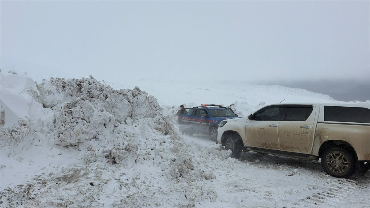 Ağrı Dağı'na zirve tırmanışı yaparken 4 bin 700 metreden dönen ve kendisinden haber alınamayan...