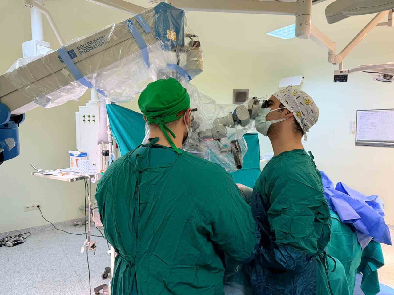 AĞRI EĞİTİM VE ARAŞTIRMA HASTANESİ BÜNYESİNDE GÖREV YAPAN BEYİN CERRAHİSİ EKİBİ, YALNIZCA BİR...