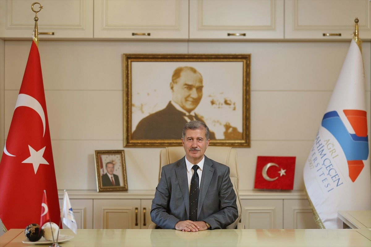 Ağrı İbrahim Çeçen Üniversitesi (AİÇÜ) Rektörü Prof. Dr. İlhami Gülçin (fotoğrafta) ve...