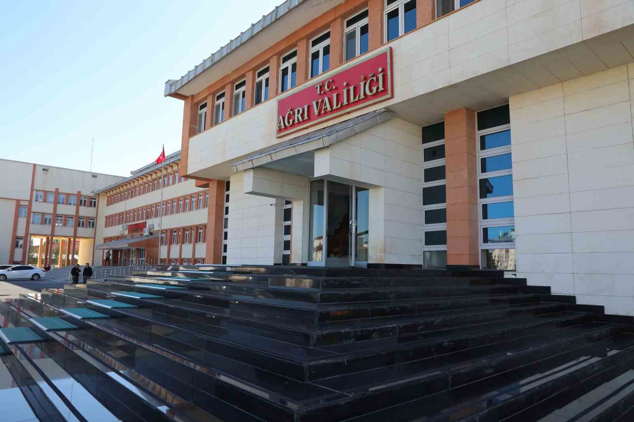 AĞRI VALİLİĞİ HİMAYESİNDE, İL MİLLİ EĞİTİM MÜDÜRLÜĞÜ İLE GENÇLİK VE SPOR İL MÜDÜRLÜĞÜ İŞ...