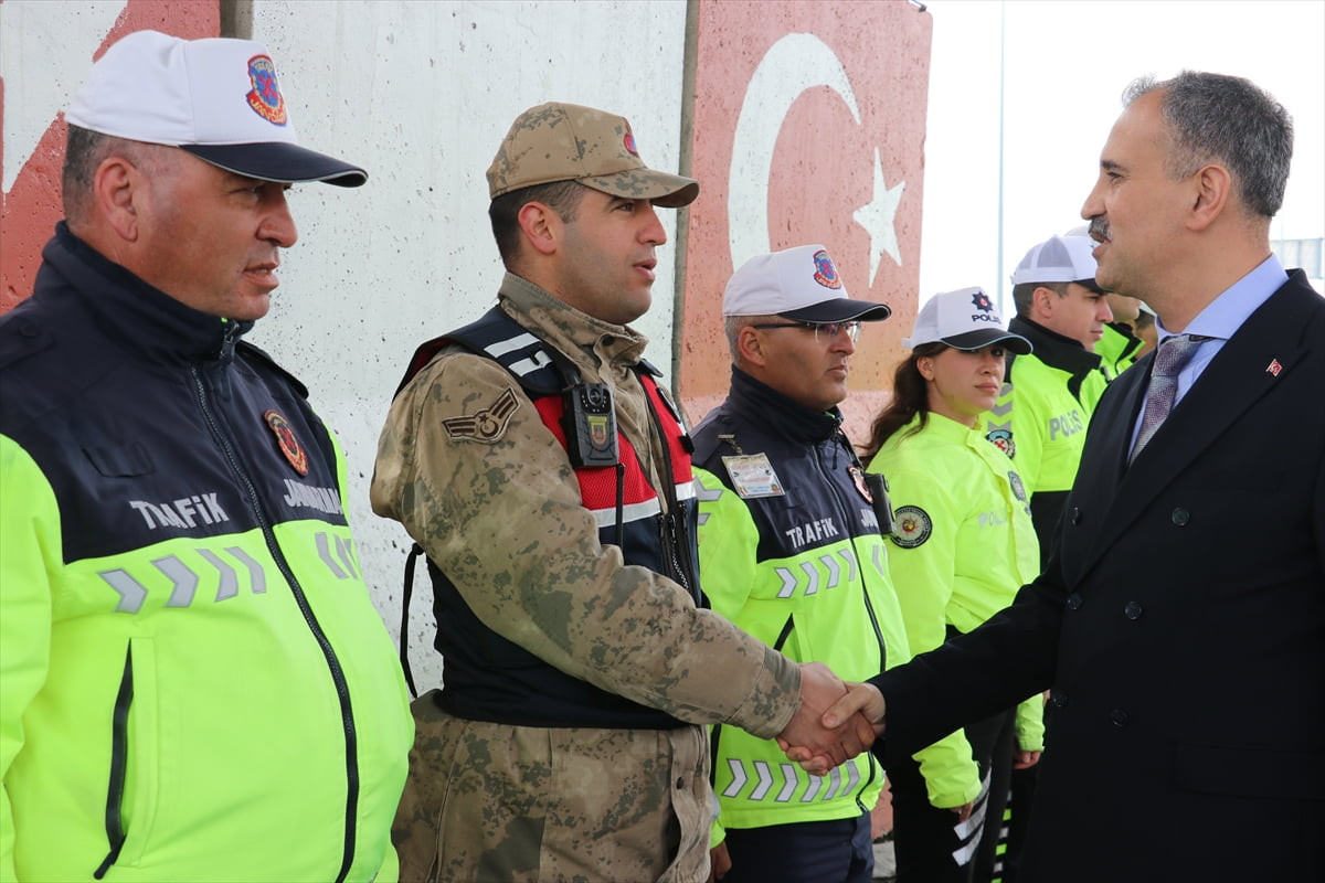 Ağrı Valisi Önder Bozkurt, İl Jandarma Komutanı Tuğgeneral Fatih Cemal Kiper, İl Emniyet Müdürü...