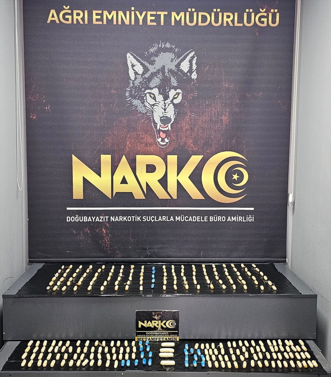 Ağrı ve Doğubayazıt ilçesinde düzenlenen uyuşturucu operasyonlarında 7'si yabancı uyruklu 8 zanlı...