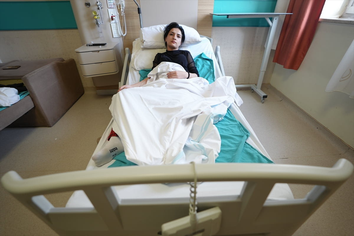 Ağrı'da ağrısını dindirmek için karnına koyduğu sıcak su torbasının patlamasıyla göbeği ve...