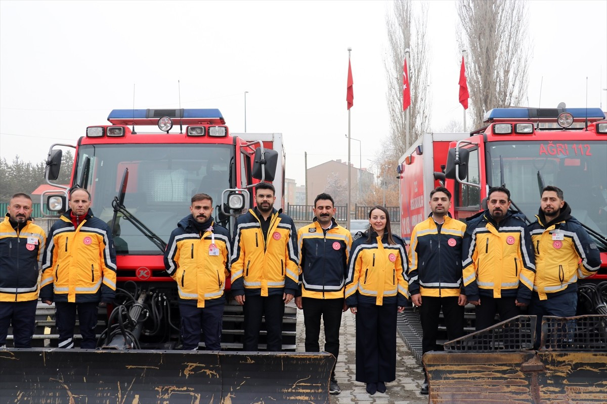Ağrı'da kışın zorlu geçtiği yılın ilk aylarında "snowtrack" ambulans ve UMKE araçlarıyla birçok...