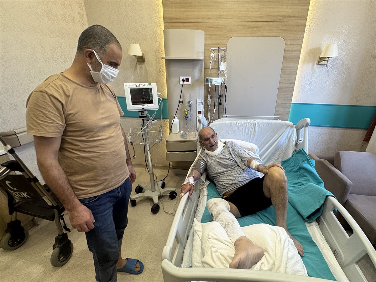 Ağrı'da tıkalı banyo giderini açmak için kullandığı lavabo açıcının temasıyla sağ bacağında 2....