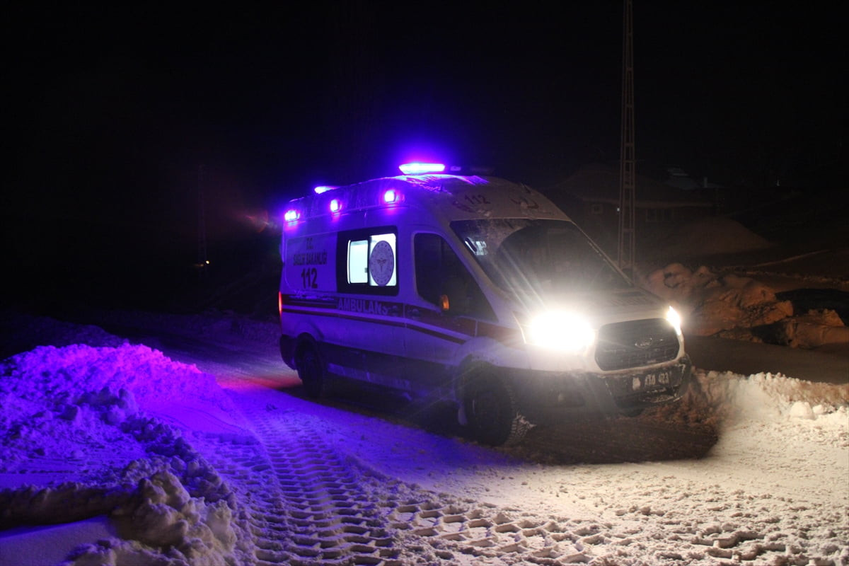 Ağrı'nın Diyadin ilçesine bağlı Günbuldu köyü Tarım mezrasında rahatsızlanan şeker hastası Hakime...
