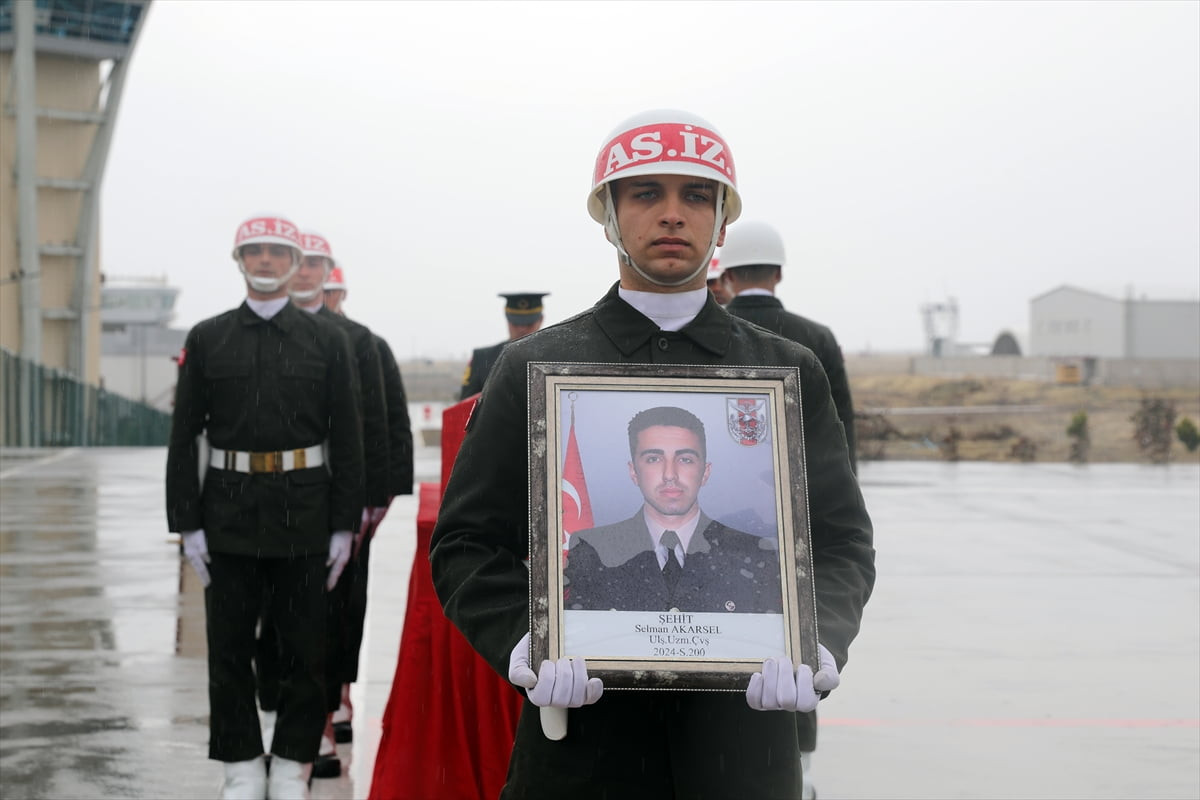 Ağrı'nın Doğubayazıt ilçesinde askeri araç kazasında ağır yaralandıktan sonra şehit olan Ulaştırma...