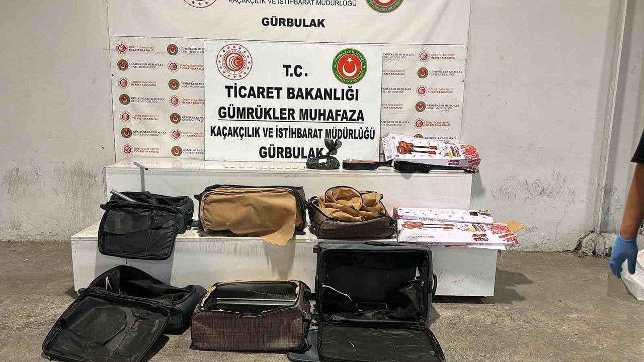 AĞRI'NIN DOĞUBAYAZIT İLÇESİNDEKİ GÜRBULAK GÜMRÜK KAPISI'NDA GERÇEKLEŞTİRİLEN DENETİMLERDE, OYUNCAK...