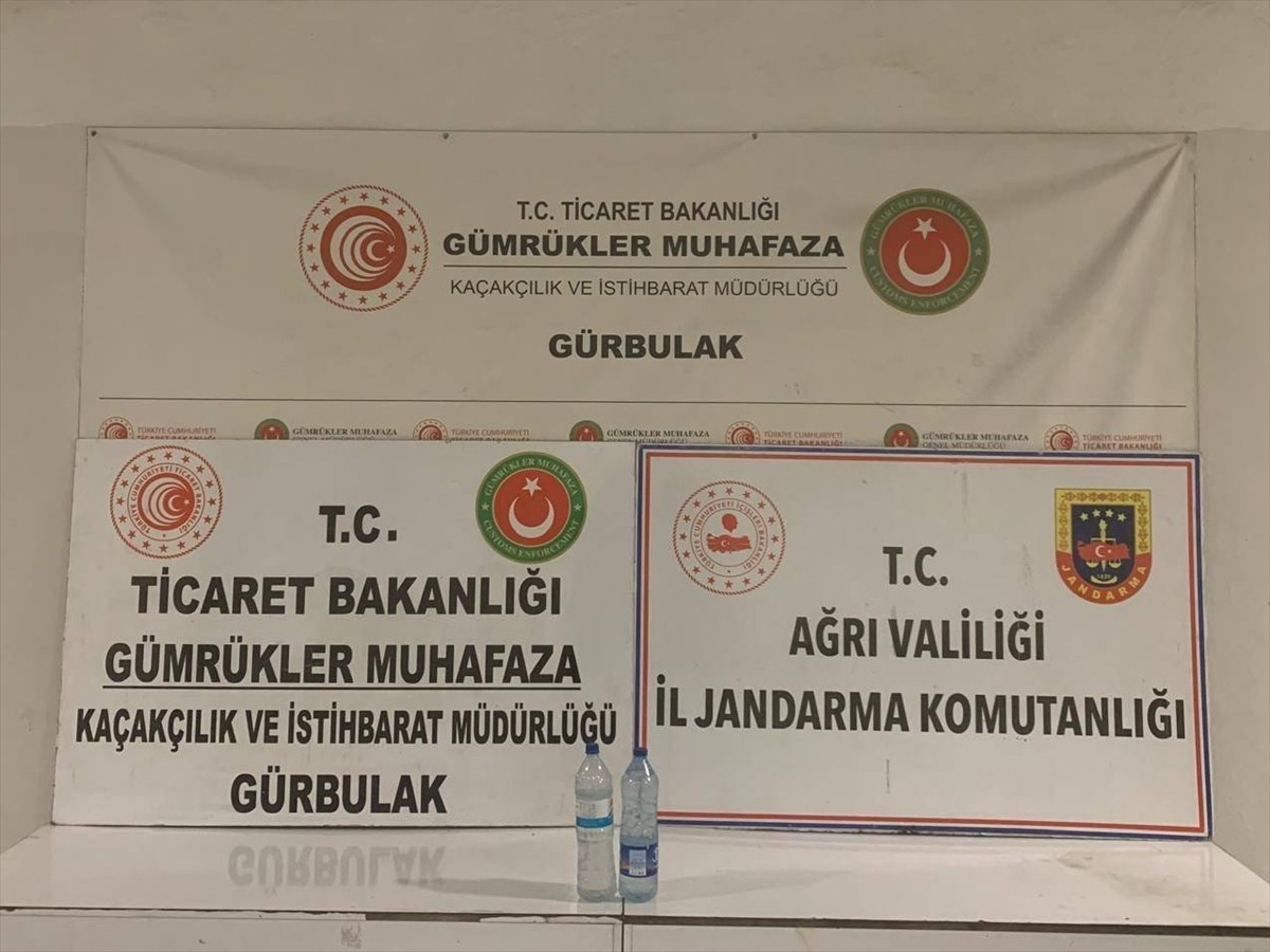 Ağrı'nın Doğubayazıt ilçesindeki Gürbulak Gümrük Kapısı'nda iki tırda 10 kilo 574 gram uyuşturucu...