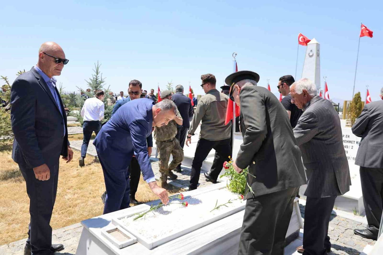 AĞRI’DA 15 TEMMUZ’UN 10. YILINDA ŞEHİTLİK ZİYARETİ VE GAZİ AİLESİNE ANLAMLI BULUŞMA
