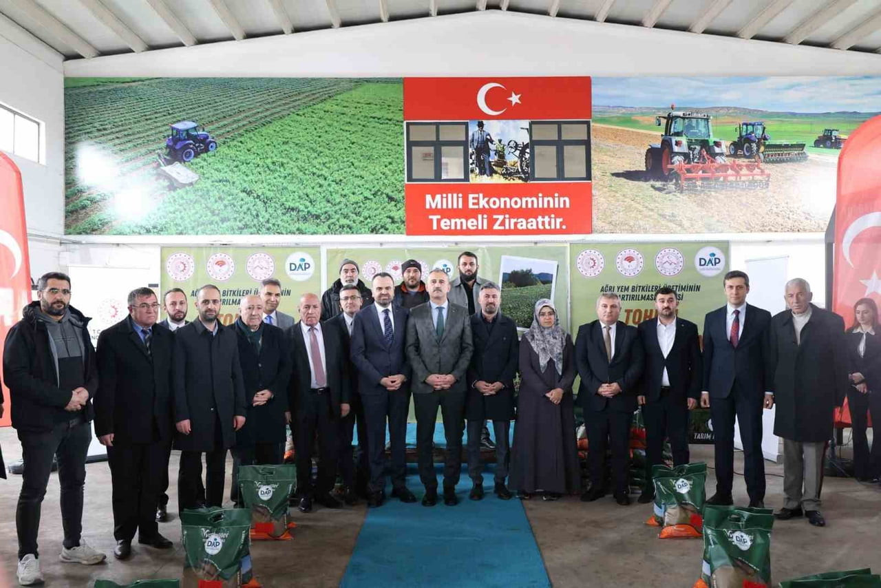 AĞRI’DA 44 TON SERTİFİKALI YONCA TOHUMU DAĞITILDI