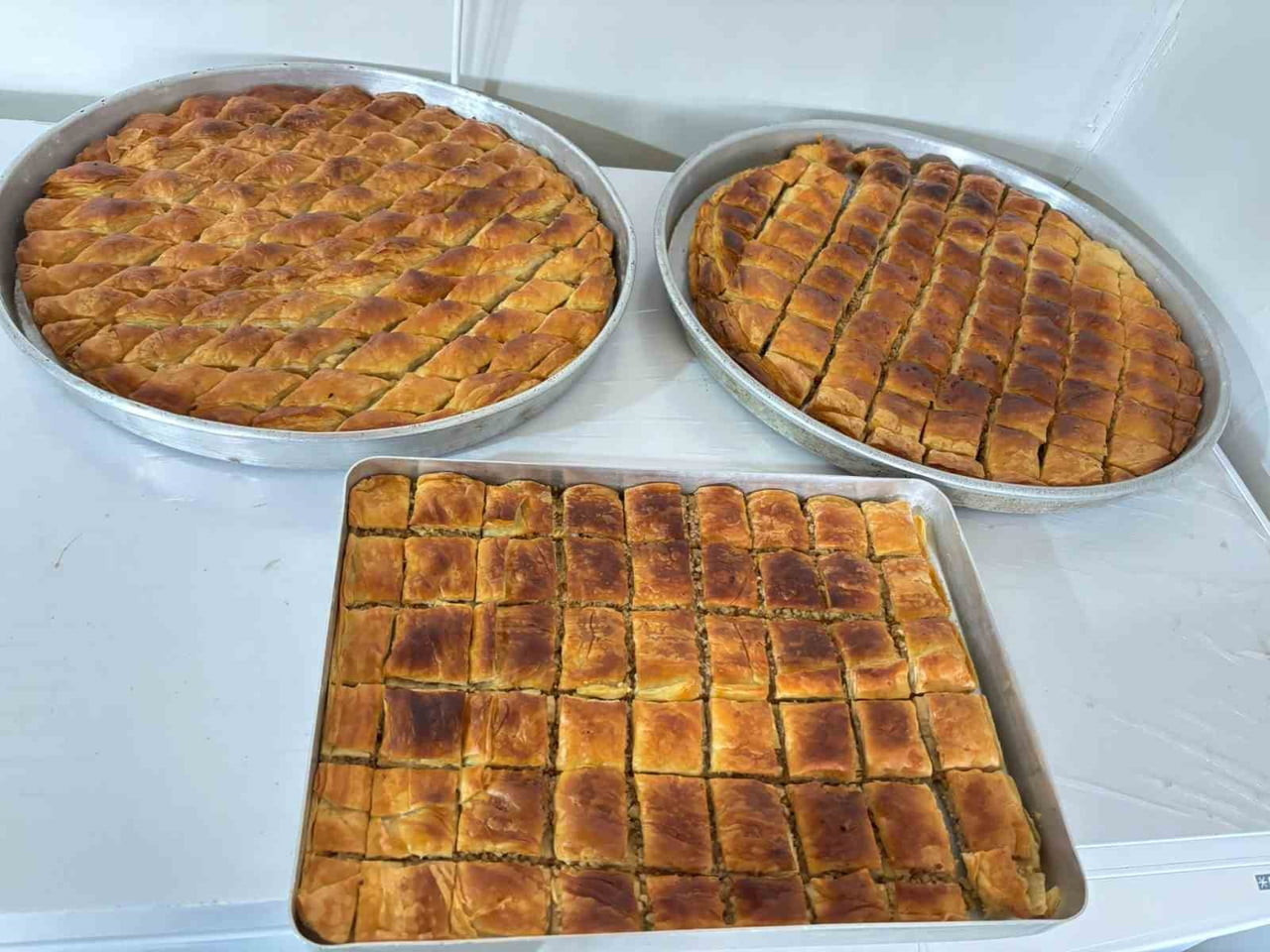 AĞRI’DA BAYRAM ÖNCESİ EVLERDE BAKLAVA MESAİSİ BAŞLADI