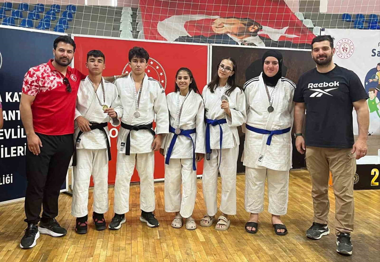 AĞRILI JUDOCULAR, BİNGÖL'DE DÜZENLENEN ANADOLU YILDIZLAR LİGİ (ANALİG) JUDO GRUP MÜSABAKALARI'NDA...