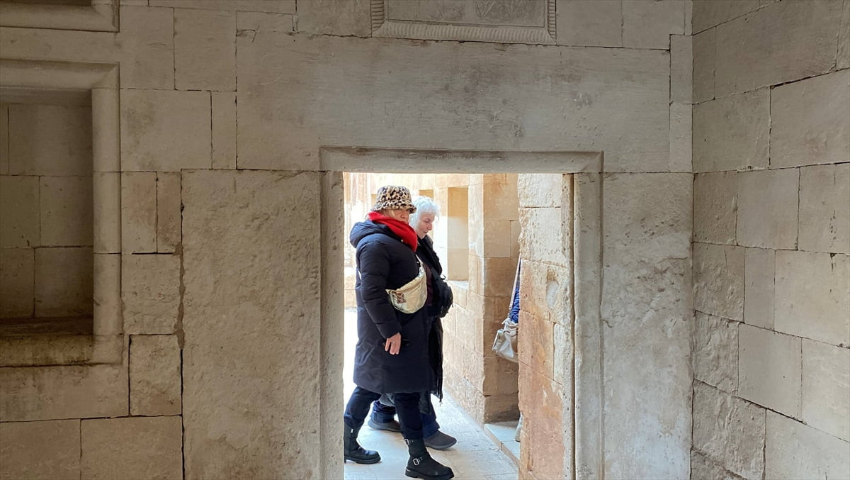 Ağrı’nın Doğubayazıt ilçesinde bulunan, Osmanlı döneminin önemli eserleri arasında yer alan İshak...