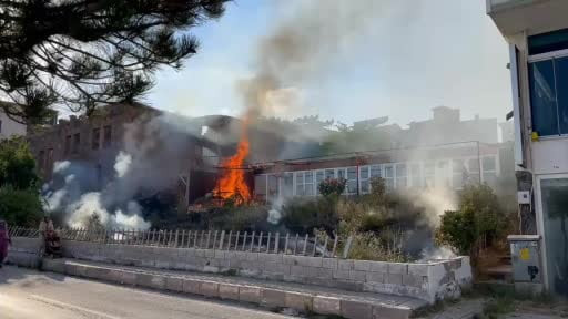Ahlat'ta korkutan yangın: Maddi hasar oluştu