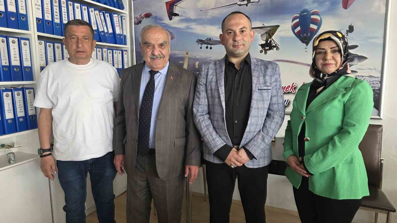 AHMET KARAKADI (SAĞDAN İKİNCİ) YÖNETİM KURULU İLE