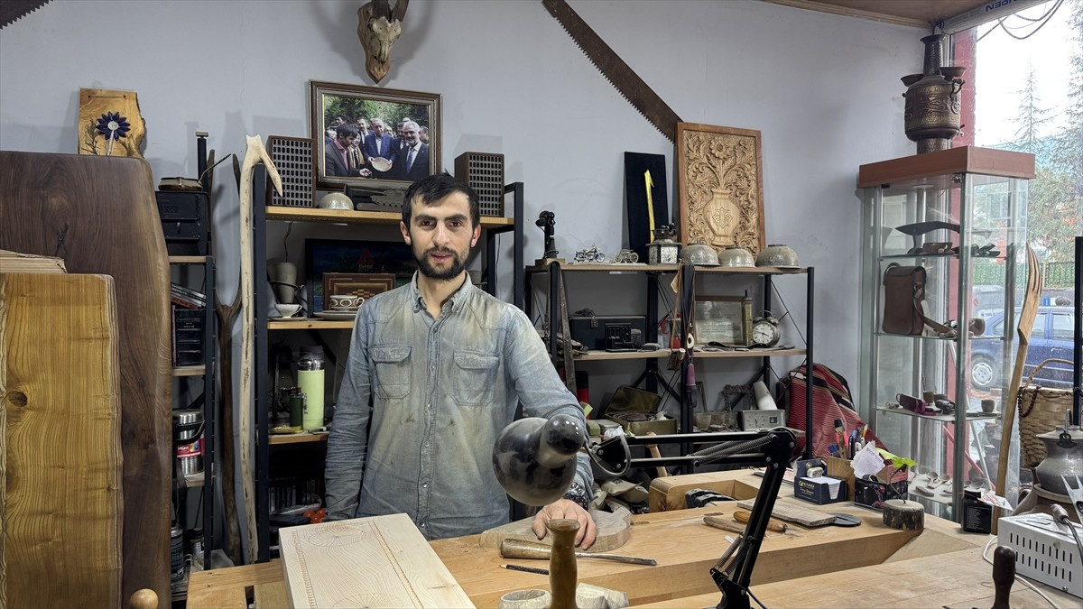 Ahşaptan tükenmez kalem yapma hedefiyle yola çıkan Yasin Can, kurduğu atölyede ağaç parçalarını...
