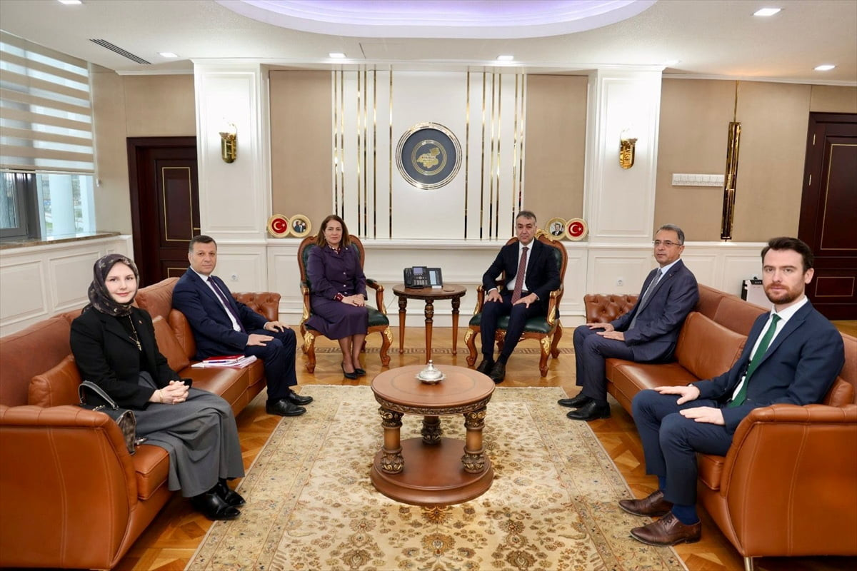 Aile ve Sosyal Hizmetler Bakan Yardımcısı Sevim Sayım Madak (sol 3), Karabük'te çeşitli ziyaretler...