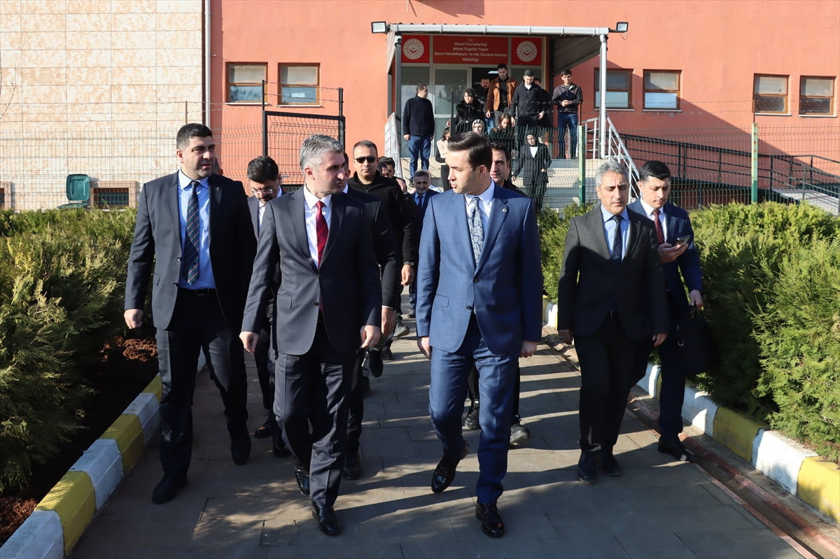 Aile ve Sosyal Hizmetler Bakan Yardımcısı Zafer Tarıkdaroğlu (sol 2), Mardin'de çeşitli ziyaretler...