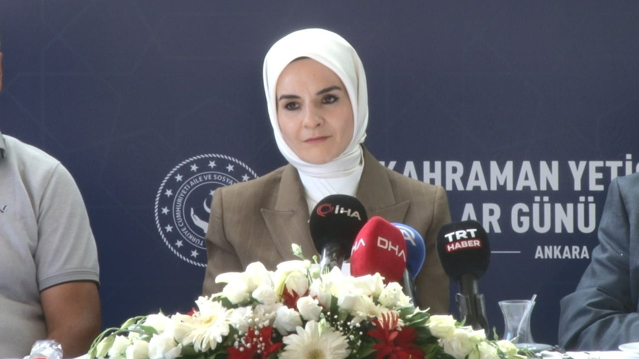 AİLE VE SOSYAL HİZMETLER BAKANI MAHİNUR GÖKTAŞ