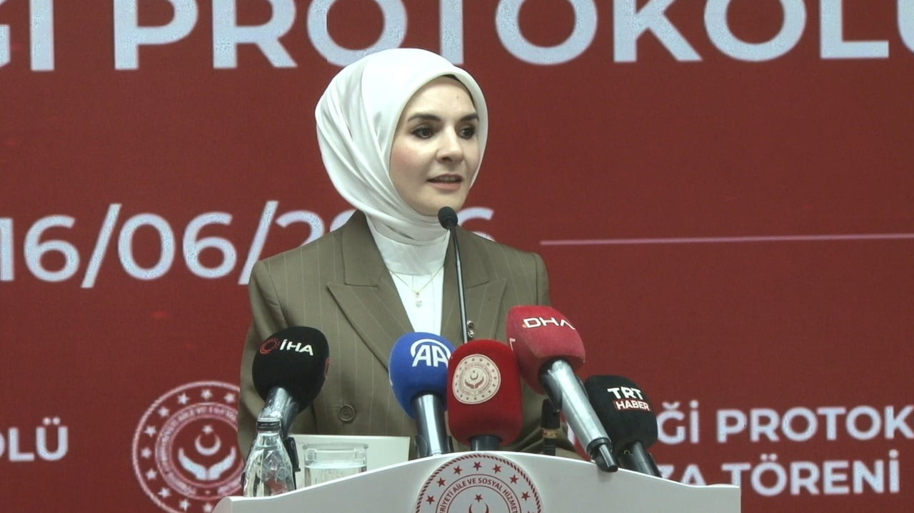 AİLE VE SOSYAL HİZMETLER BAKANI MAHİNUR GÖKTAŞ, PROGRDAM KONUŞMA YAPTI