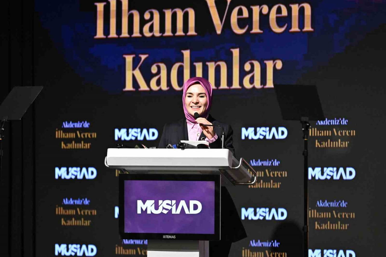 AİLE VE SOSYAL HİZMETLER BAKANI MAHİNUR ÖZDEMİR GÖKTAŞ, 2002 YILINDA KADIN MİLLETVEKİLİ ORANININ...