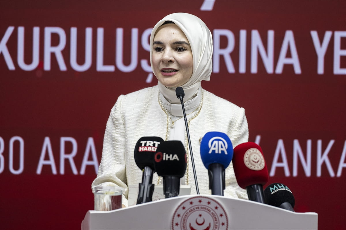 Aile ve Sosyal Hizmetler Bakanı Mahinur Özdemir Göktaş, Bakanlıkta düzenlenen "Devlet Korumasından...