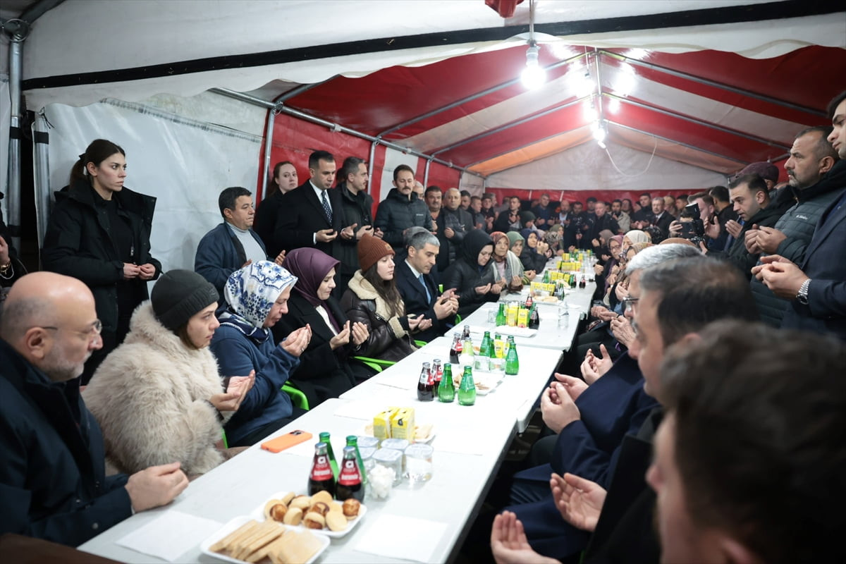 Aile ve Sosyal Hizmetler Bakanı Mahinur Özdemir Göktaş, bir süre önce kalp krizi sonucu vefat eden...