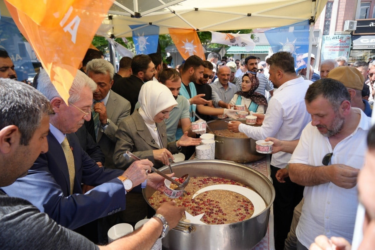AİLE VE SOSYAL HİZMETLER BAKANI MAHİNUR ÖZDEMİR GÖKTAŞ, ERZİNCAN PROGRAMI KAPSAMINDA "YAŞAYAN...