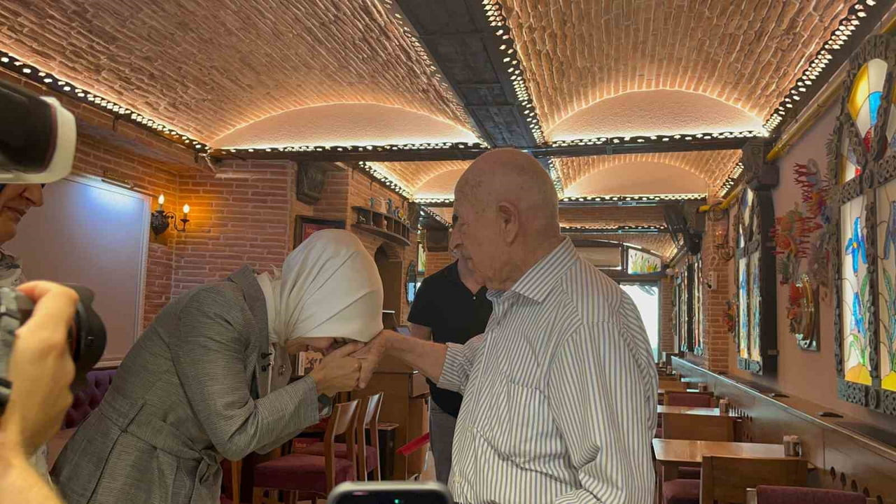 AİLE VE SOSYAL HİZMETLER BAKANI MAHİNUR ÖZDEMİR GÖKTAŞ, ESKİŞEHİR'DEKİ TEMASLARI KAPSAMINDA...