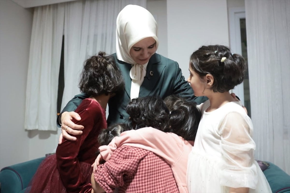 Aile ve Sosyal Hizmetler Bakanı Mahinur Özdemir Göktaş, İstanbul'da şehit aileleri ve devlet...