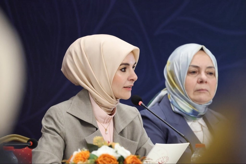 AİLE VE SOSYAL HİZMETLER BAKANI MAHİNUR ÖZDEMİR GÖKTAŞ; MİLLETVEKİLLERİ İLE BİR ARAYA GELEREK...