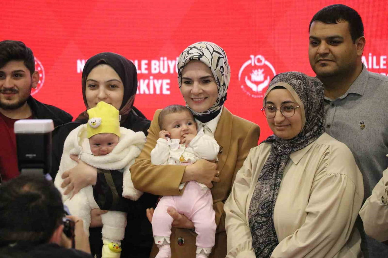 AİLE VE SOSYAL HİZMETLER BAKANI MAHİNUR ÖZDEMİR GÖKTAŞ  MİLLİ AİLE HAFTASI AÇILIŞ PROGRAMI'NA...