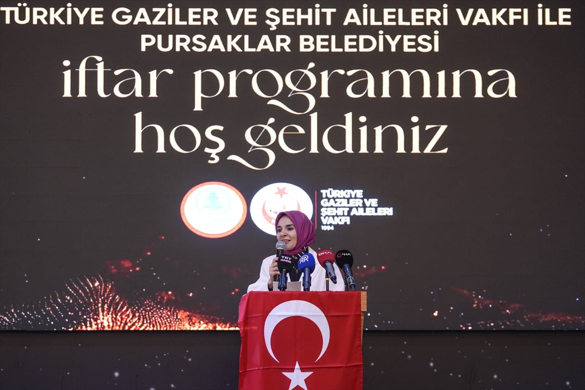 Aile ve Sosyal Hizmetler Bakanı Mahinur Özdemir Göktaş, Pursaklar'da bir restoranda Türkiye...