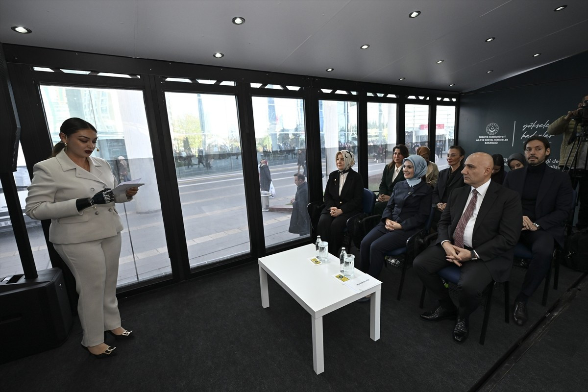 Aile ve Sosyal Hizmetler Bakanı Mahinur Özdemir Göktaş (sağ 2), Aile ve Sosyal Hizmetler Bakanlığı...