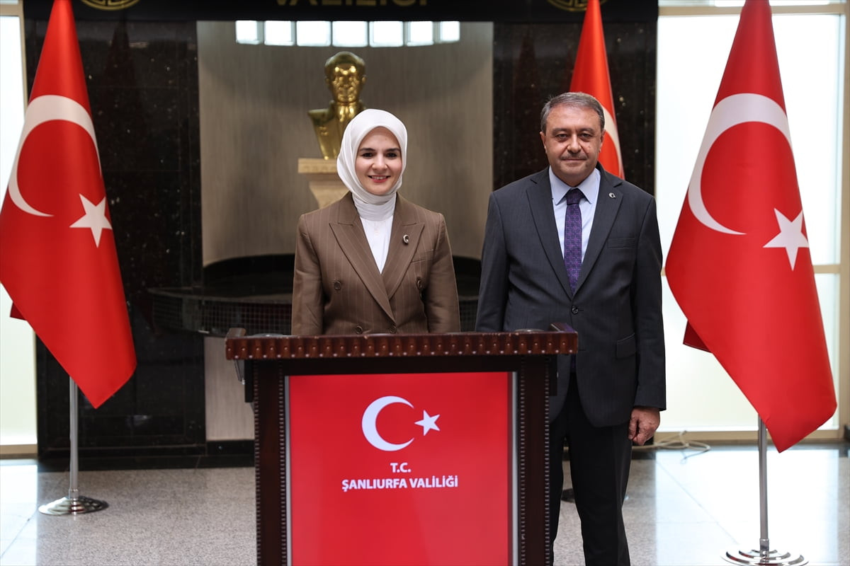 Aile ve Sosyal Hizmetler Bakanı Mahinur Özdemir Göktaş, Şanlıurfa Valiliği'ni ziyaret ederek, Vali...