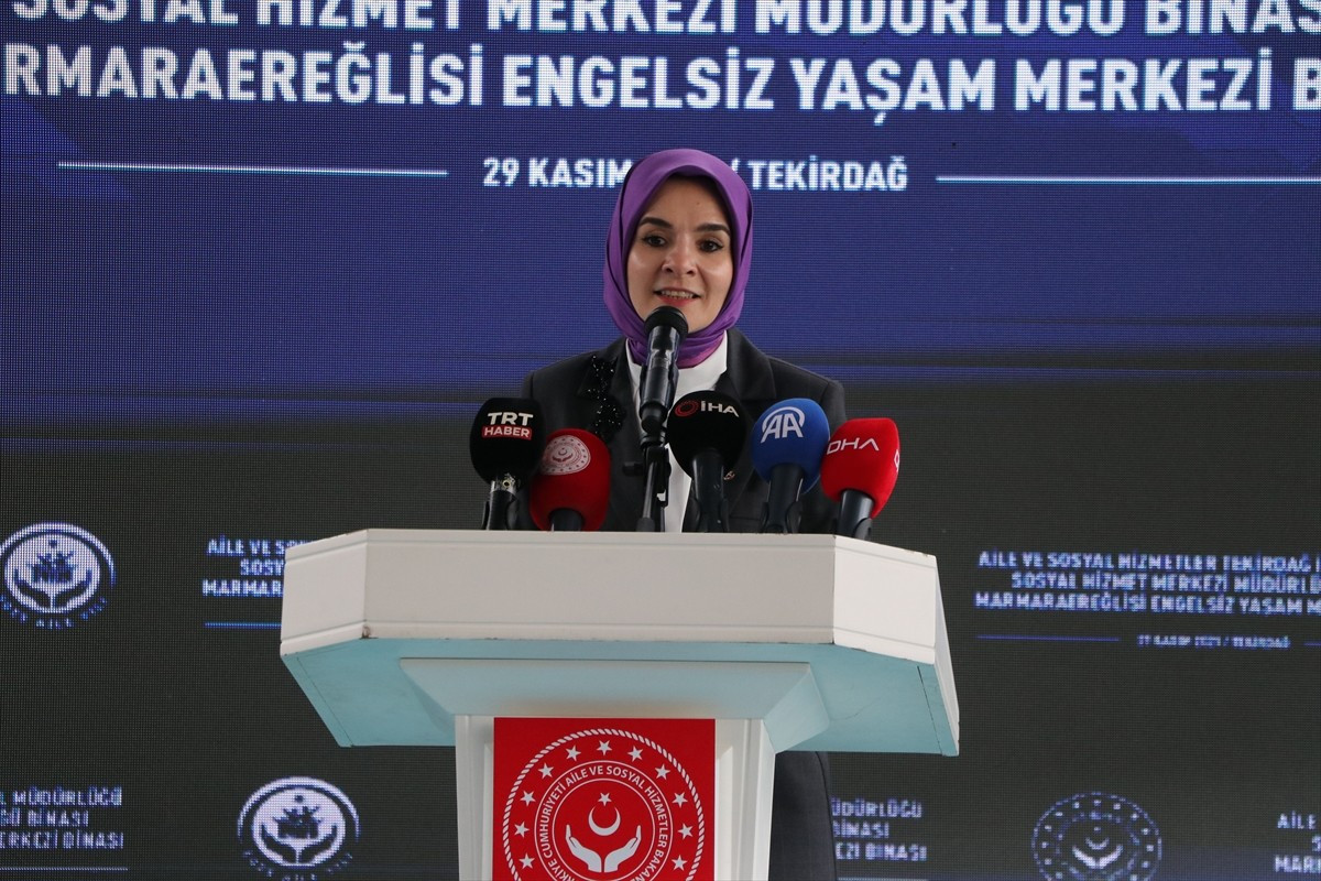 Aile ve Sosyal Hizmetler Bakanı Mahinur Özdemir Göktaş, Süleymanpaşa ilçesi Gündoğdu Mahallesi'nde...