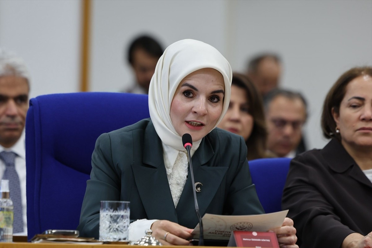 Aile ve Sosyal Hizmetler Bakanı Mahinur Özdemir Göktaş, TBMM Plan ve Bütçe Komisyonu'nda...