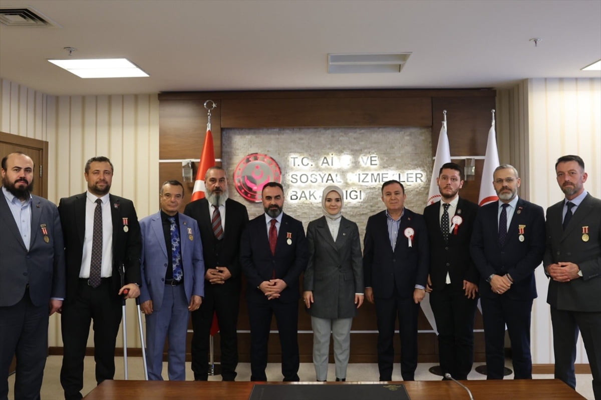 Aile ve Sosyal Hizmetler Bakanı Mahinur Özdemir Göktaş, Türkiye Gaziler ve Şehit Aileleri Vakfı...