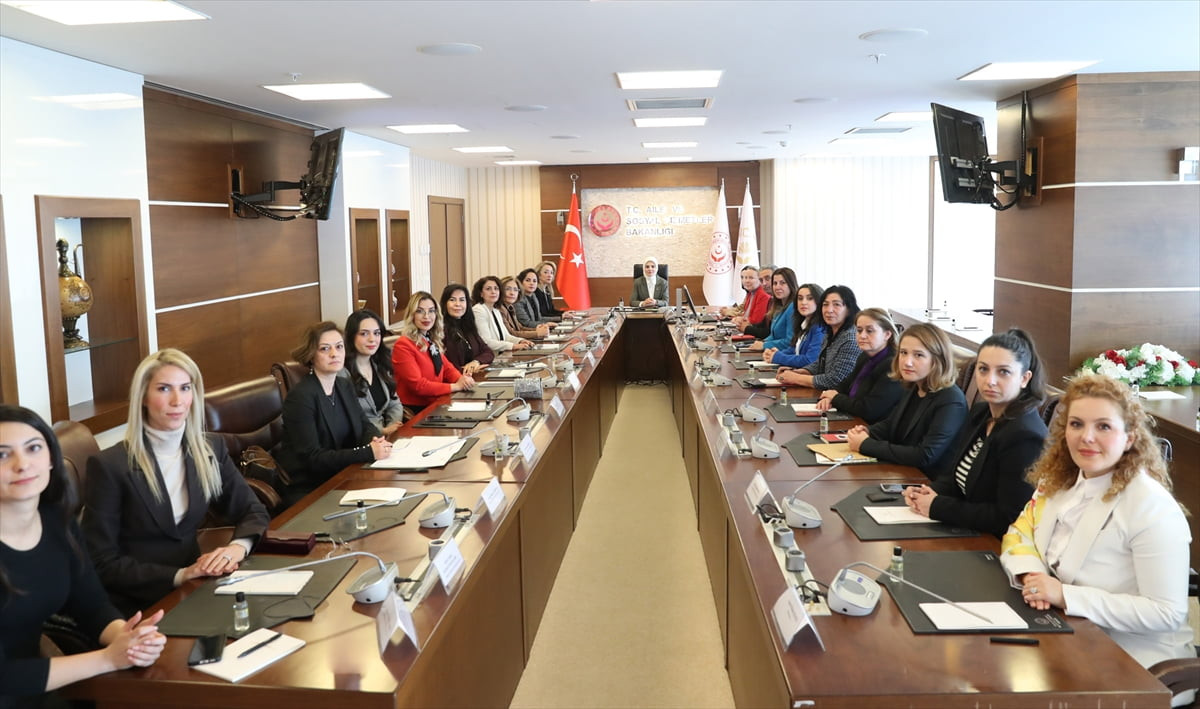 Aile ve Sosyal Hizmetler Bakanı Mahinur Özdemir Göktaş, Türkiye genelindeki baroların kadın ve...