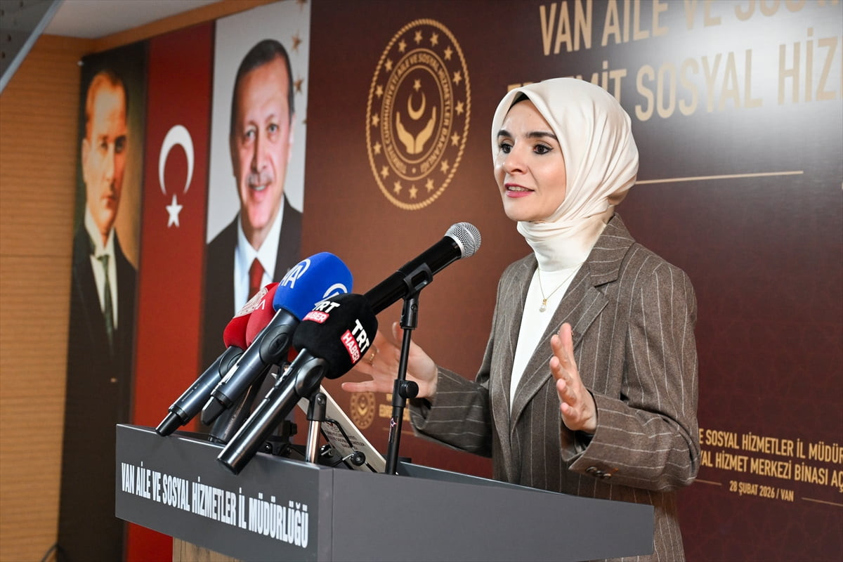 Aile ve Sosyal Hizmetler Bakanı Mahinur Özdemir Göktaş, Van'daki temasları kapsamında Aile ve...