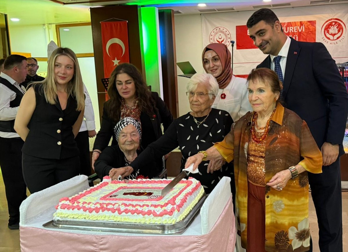 Aile ve Sosyal Hizmetler Bakanlığı İstanbul İl Müdürlüğü koordinasyonunda Etiler Huzurevi'nde...